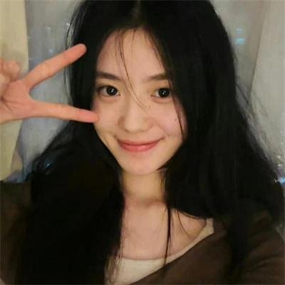 有色彩的女子